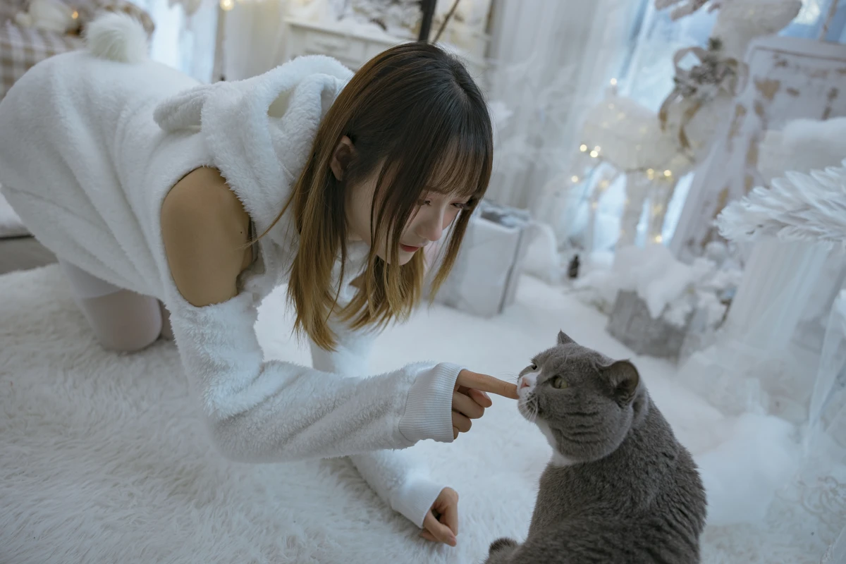 [YITUYU] 2022.12.17 Vol.2702 – Warm Girls and Pets Rabbit Zzz won't eat carrots#[24P]-7